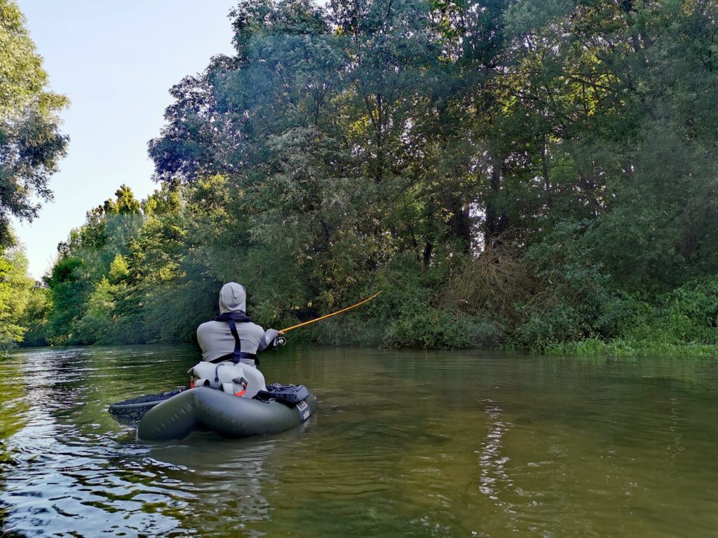 image d'un float tube sur la rivière